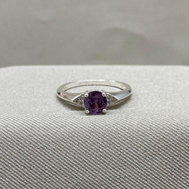 ANEL COM ZIRCONIA REDONDA ROXA