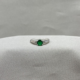 ANEL COM ZIRCONIA REDONDA VERDE ESMERALDA