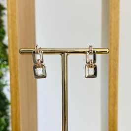 BRINCO 2 QUADR. LISOS C/ELOS CRAV. NO MEIO