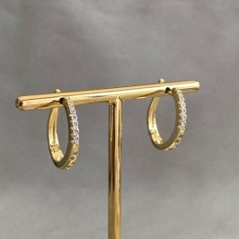 BRINCO ARGOLA OVAL CRAVEJADA