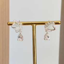 BRINCO BORBOLETA COM ZIRCONIA