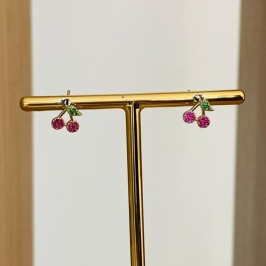 BRINCO CEREJA CRAVEJADA