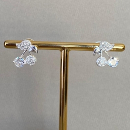 BRINCO CEREJA CRAVEJADA