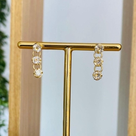 BRINCO COM ZIRCONIAS PENDURADAS