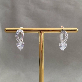 BRINCO CRAVEJADO COM ZIRCONIA CORAÇÃO