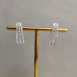 BRINCO CRAVEJADO VAZADO