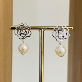 BRINCO FLOR COM PEROLA