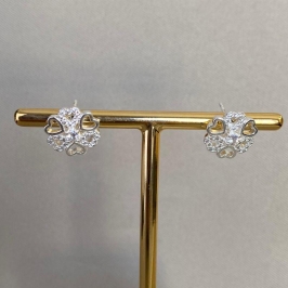 BRINCO FLOR CORAÇÃO CRAVEJADO