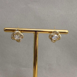 BRINCO FLOR CRAVEJADO COM ZIRCONIAS