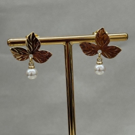 BRINCO FLOR PEROLA PENDURADA