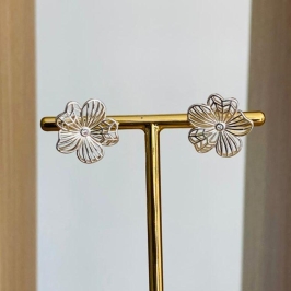 BRINCO FLOR VAZADA COM ZIRCONIA