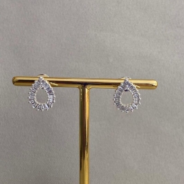 BRINCO GOTA VAZADA COM ZIRCONIAS