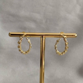 BRINCO OVAL COM ZIRCONIAS