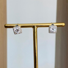 BRINCO QUADRADO CRAVEJADO