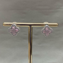 BRINCO TREVO ROSA CRAVEJADO EM VOLTA