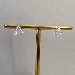 BRINCO TRIANGULO CRAVEJADO