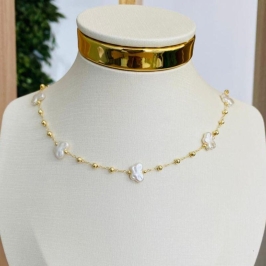 CHOCKER BORBOLETA EM PEROLA COM BOLINHAS