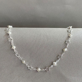 CHOCKER COM PEROLA E ESTRELAS