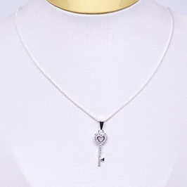 COLAR CHAVE CRAVEJADA