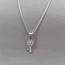 COLAR INFANTIL CHAVE CRAVEJADA