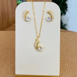 CONJUNTO CRAVEJADO COM ZIRCONIA