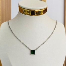 CORRENTE MASCULINA COM PEDRA VERDE