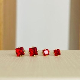 DUPLA DE BRINCOS QUADRADO VERMELHO