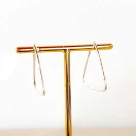 BRINCO ARGOLA TRIANGULAR