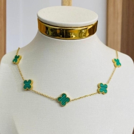 COLAR COM 7 TREVOS VERDES