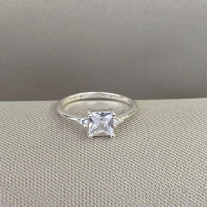 ANEL COM ZIRCONIAS