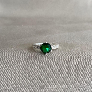 ANEL CRAVEJADO COM ZIRCONIA ESMERALDA