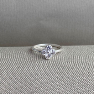 ANEL TREVO COM ZIRCONIAS