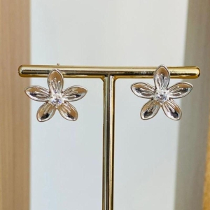 BRINCO FLOR TRABALHADA COM ZIRCONIA