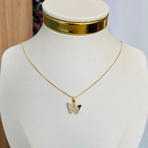 COLAR BORBOLETA COM ASA LISA E CRAVEJADA
