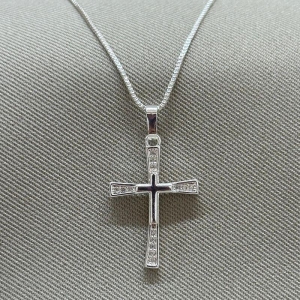 COLAR CRUZ LISA E CRAVEJADA