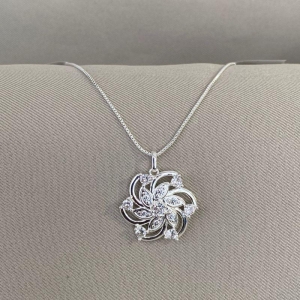 COLAR FLOR COM ZIRCONIA CRISTAL