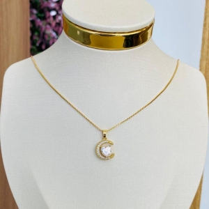 COLAR LUA CRAVEJADA COM CORAÇÃO