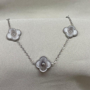 PULSEIRA 3 TREVOS PRATEADA STEEL