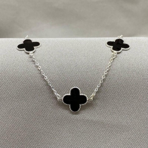 PULSEIRA COM 3 TREVOS ELO CADEADO