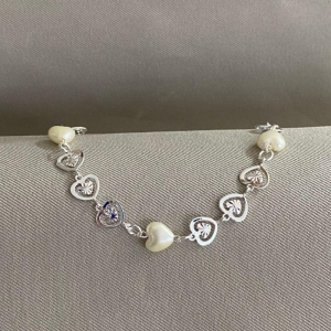 PULSEIRA CORAÇÃO DETALHE E CORAÇÃO PEROLA