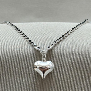 PULSEIRA RIVIERA PRETAS COM CORAÇÃO