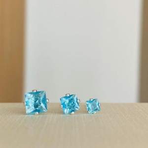 TRIO DE BRINCOS QUADRADO AZUL CLARO