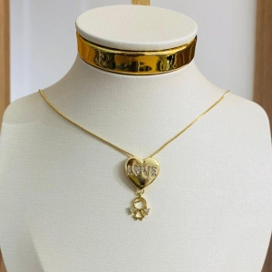 COLAR CORAÇÃO COM 1 MENINA