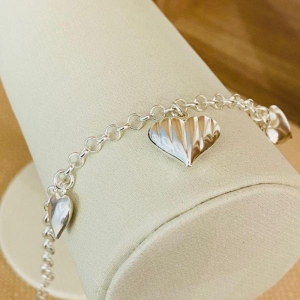 PULSEIRA ELO PORTUGUES COM CORAÇÕES