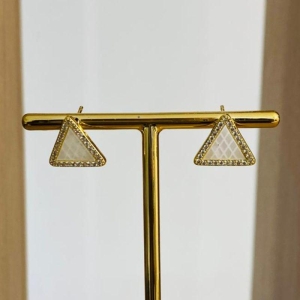 BRINCO TRIANGULO CRAVEJADO
