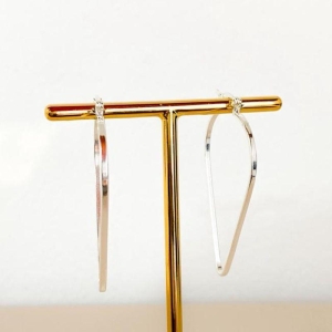 BRINCO ARGOLA GOTA INVERTIDA