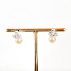 BRINCO PÉROLA COM ZIRCONIA