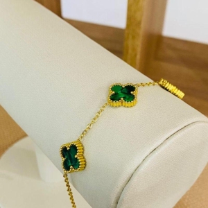 PULSEIRA COM 3 TREVOS VERDES