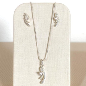 CONJUNTO CRAVEJADO CORAÇÃO ZIRCONIA