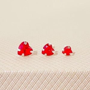 TRIO DE BRINCOS CORAÇÃO VERMELHO
